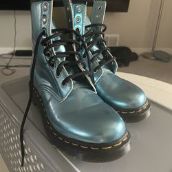Boots Dr. Martens Size 6 $60