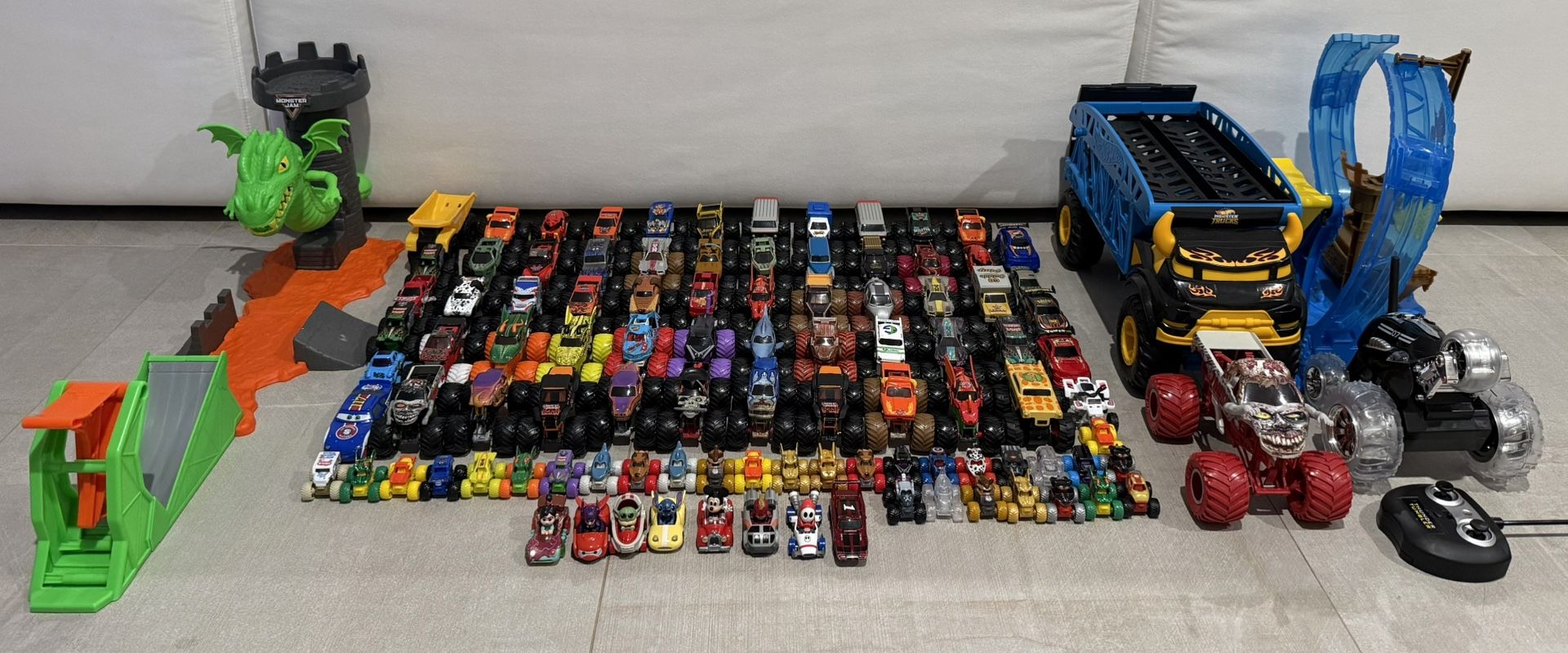 Huge Hot Wheels / Monster Truck Lot + Tracks & Hauler – 100+ Pieces