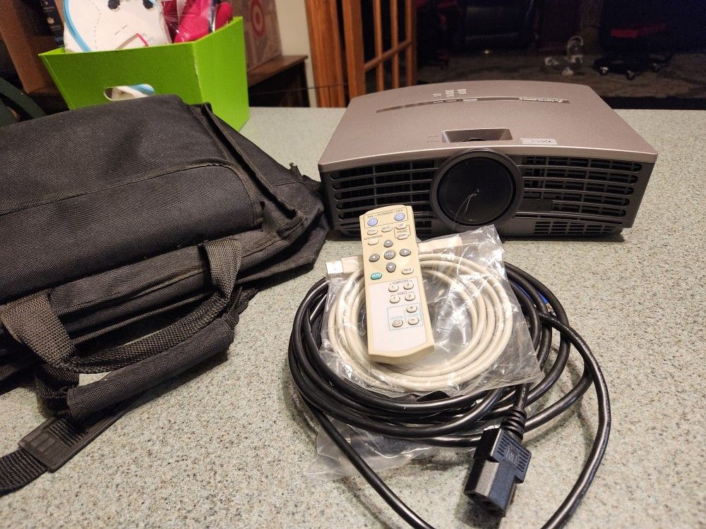 Mitsubishi ES100U Projector
