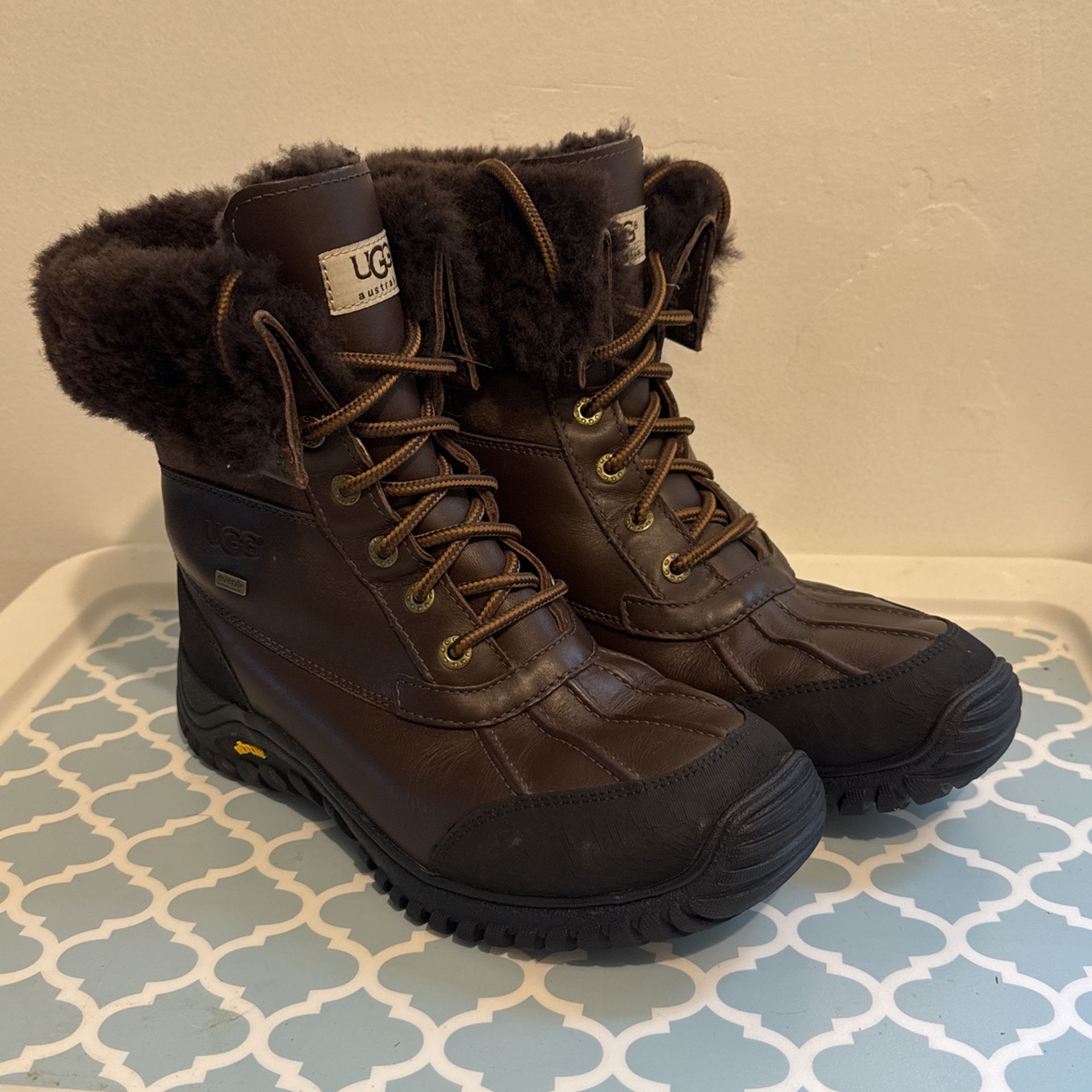 UGG Adirondack II 5446 Womens Obsidian Leather Mid Calf Snow Boots Size 8.5