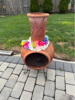Wood Burning Clay Fire Pit Chiminea Outdoors **GREAT CONDITION**
