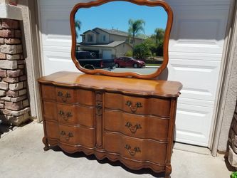 Bassett French provincial dresser