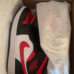 Air Jordan 1 Mid Size 12 
