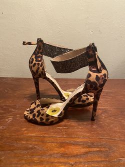 ANNE MICHELLE HEELS Gorgeous leopard print peep toe heels with a bling bling ankle