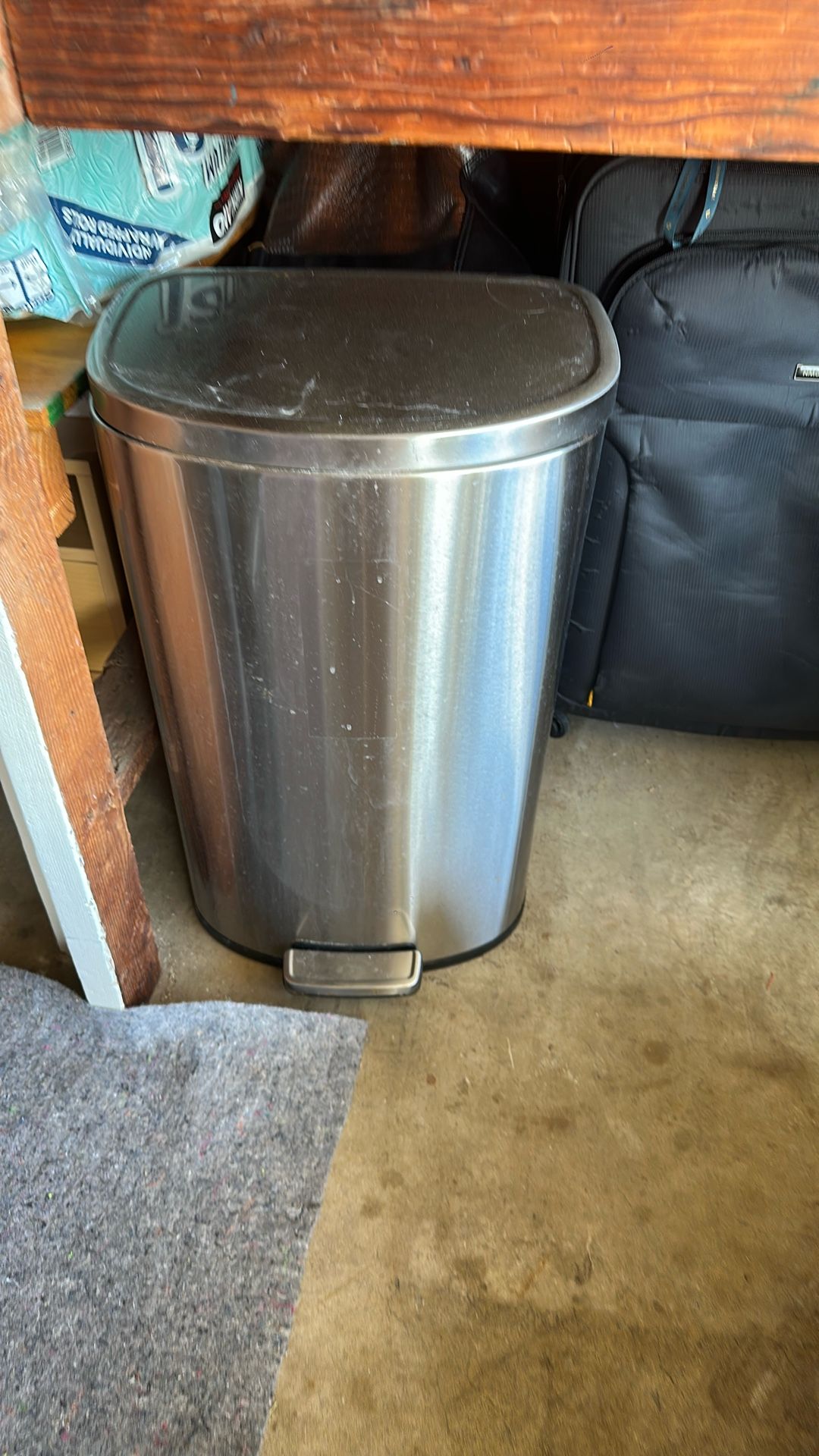 Large Kitchen Trash Bin - 13 Gal