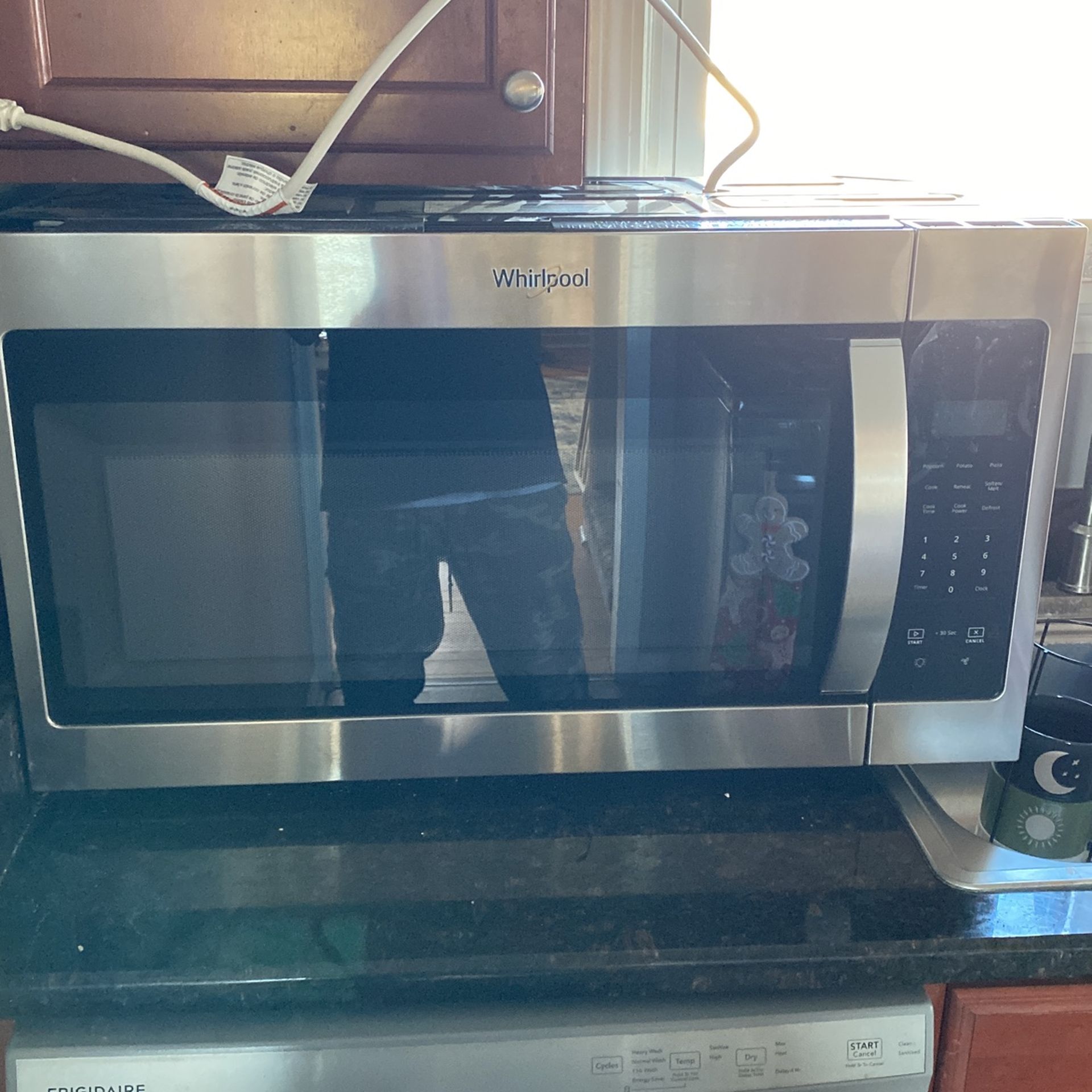 Whirlpool overhead microwave brand new never used 75$