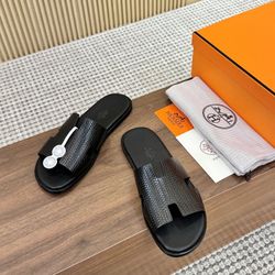 H brand horse-themed men's dress shoes