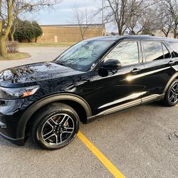 2021 Ford Explorer , Black Exterior And Interior Awd 