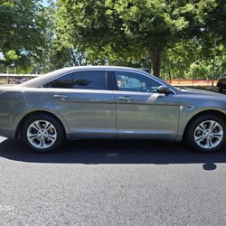 2014 Ford Taurus