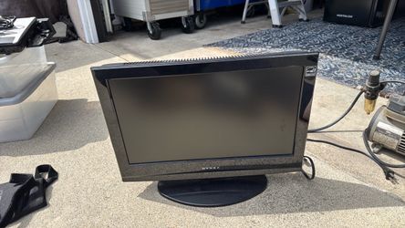 The Dynex DX-19LD150A11 is an 18.5-inch 720p HD LCD TV / DVD Combo. The presence of a built-in DVD player