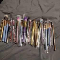 LOT OF 25 HIGH-END MAKEUP BRUSHES (READ DESCRIPTION)