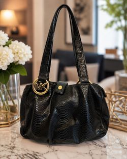 🖤 Authentic Michael Kors Black Snakeskin Embossed Shoulder Bag 🖤
