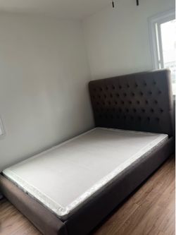 Upholstered Tufted Bed Frame (Queen Size) – Gray