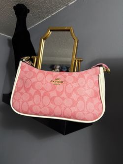 Coach Signature Shoulder Bag Pink