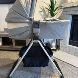 Nuna Mixx series bassinet and stand 
