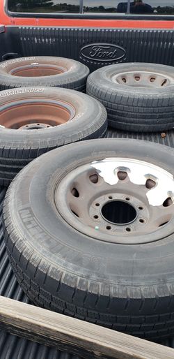2000 Ford F-250 rims and tires