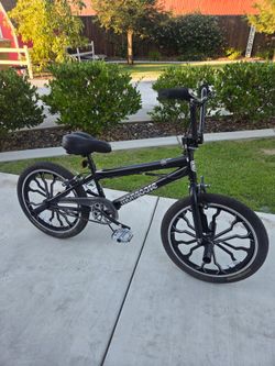 Black Mongoose  Rebel BMX bike with 20-inch wheels. Used, in great condition. Ready to ride. 

Must pick up near Old River and Panama Lane 93311

$155