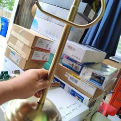 Bwe Freestanding Toilet Paper Holder In Brushed Gold