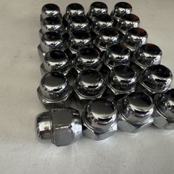 OEM Nissan Frontier Lug Nuts