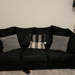 Black Couch With Pillows 