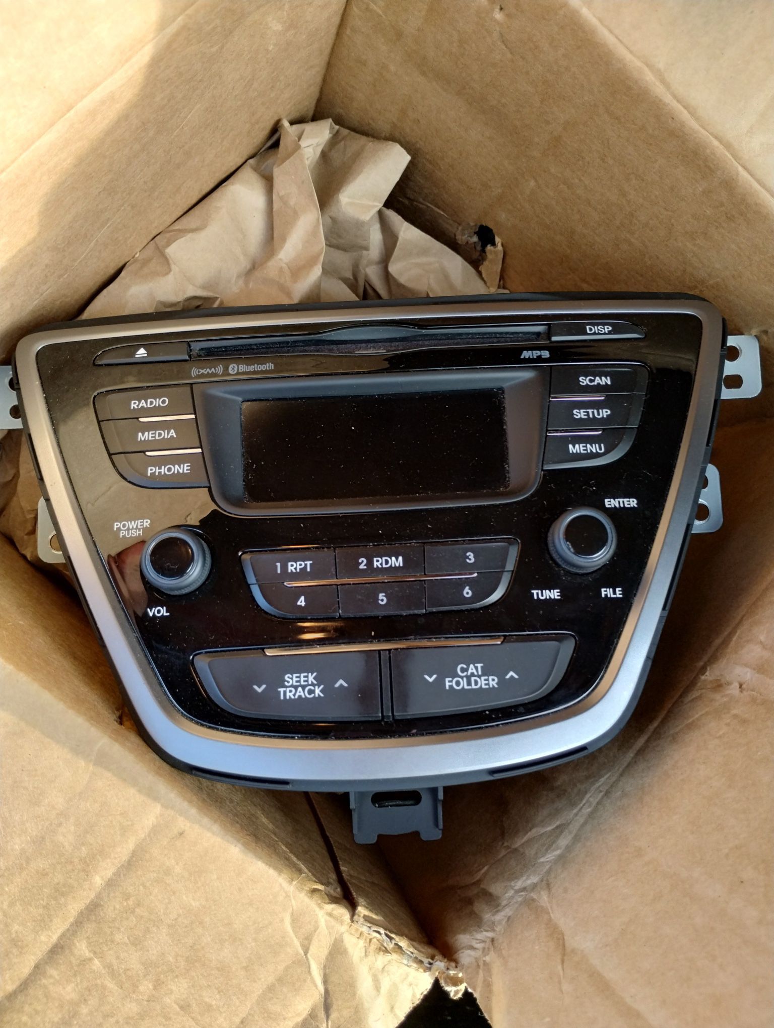 2015 Hyundai Elantra Radio/CD player new $35 pick up only