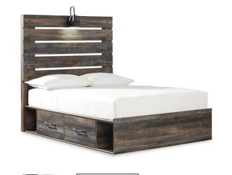 Full Size Bed, Side Table & Dresser (Like New Condition)