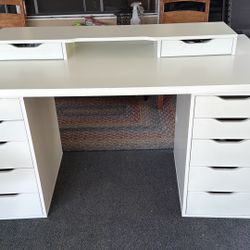 Makeup vanity