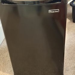 Mini Magic Chef Refrigerator 