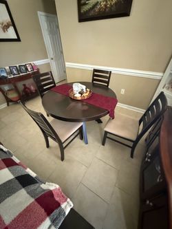 Dining Table & 4 Chairs