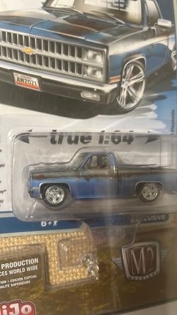 Auto world 1:64 1981 Chevy Silverado 10 fleetside