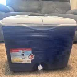 45 Quart Rubbermaid Cooler 