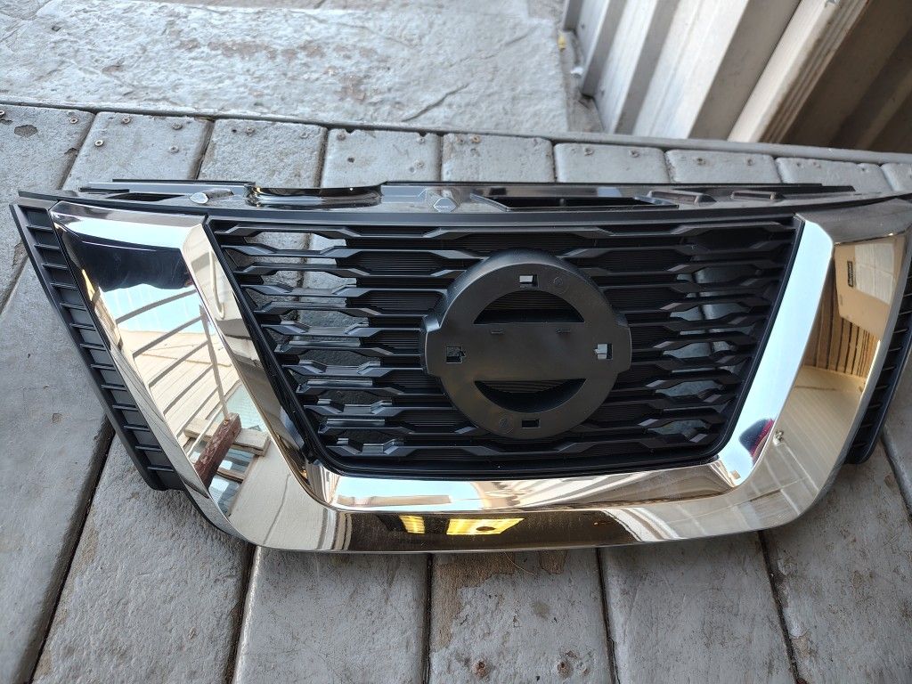 2018 Nissan Rogue Front Grille