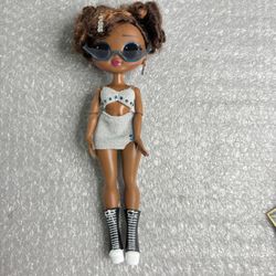L.O.L. Surprise! O.M.G. Present Surprise Fashion Doll Miss Glam