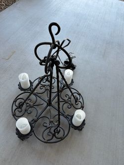 4 - Light Dimmable Wagon Wheel Chandelier