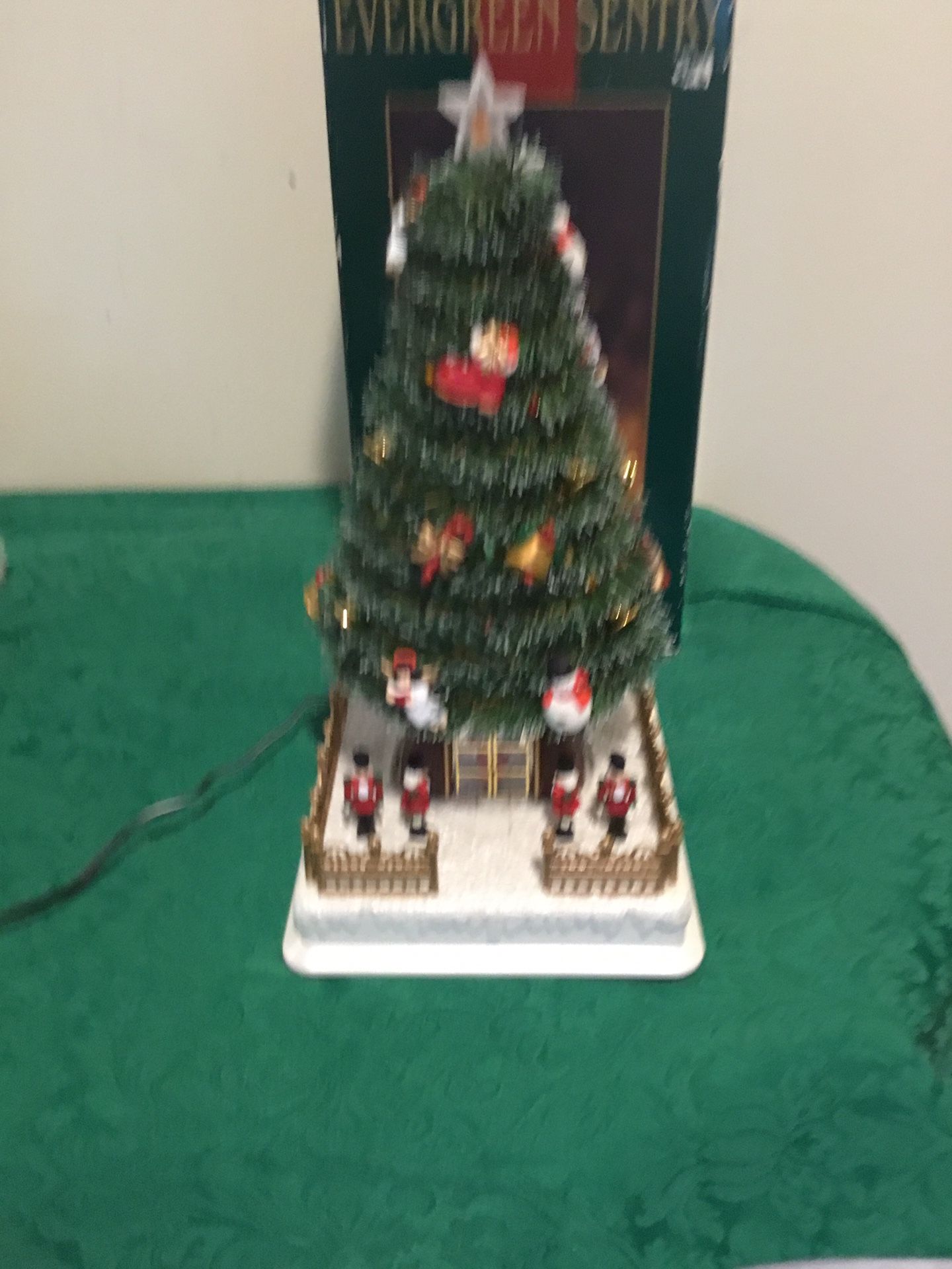 Vintage 1995 MAISTO evergreen Sentry musical Christmas tree animated lights original box