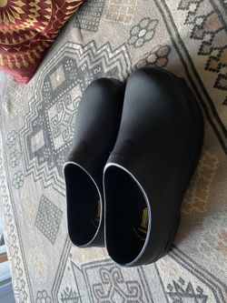 Tredsafe anti-slip resistant shoes -Men’s 9- Women’s 11 Brand New!