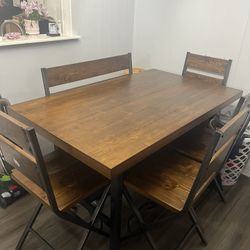 Dining room Table