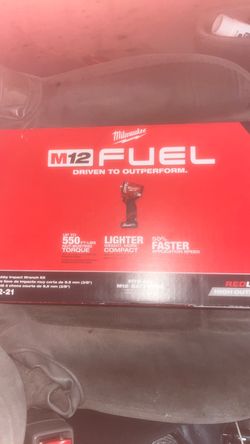 Milwaukee M12 FUEL 3/8” Stubby Impact Wrench Kit