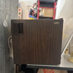 Sanyo Wood Style Mini Fridge 
