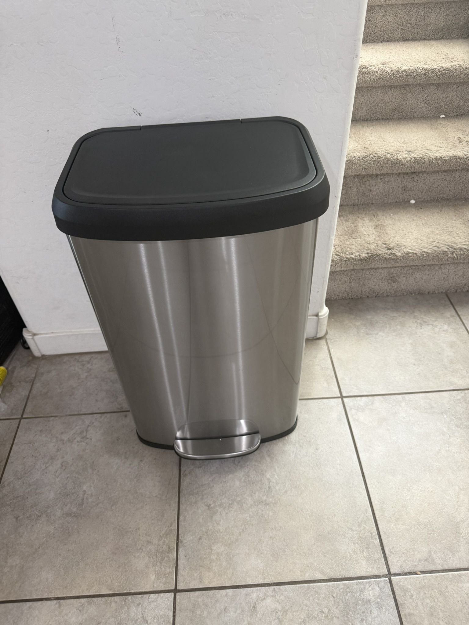 DUMOS 21 Gallon/80 Liter Kitchen Trash Can with Lid, Stainless Steel Garbage Can with Soft-Close Lid & Foot Pedal, Large Step-on Waste Bins Trash and