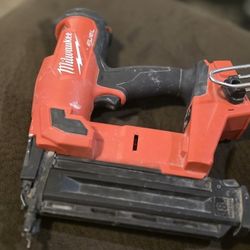 Milwaukee M18 FUEL 18 GAUGE BRAD NAILER