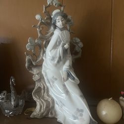 AUTHENTIC porcelain Lladro figurines