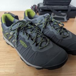 Keen venture Hiking Shoes (9 MENS)