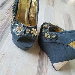 Suede Wedges Olive Green - Size 6