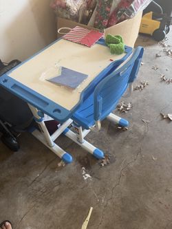 Kids desk