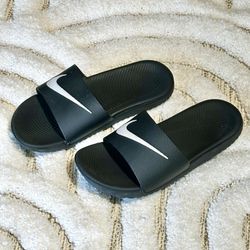 Big Kids Black Nike Kawa | Size 4Y