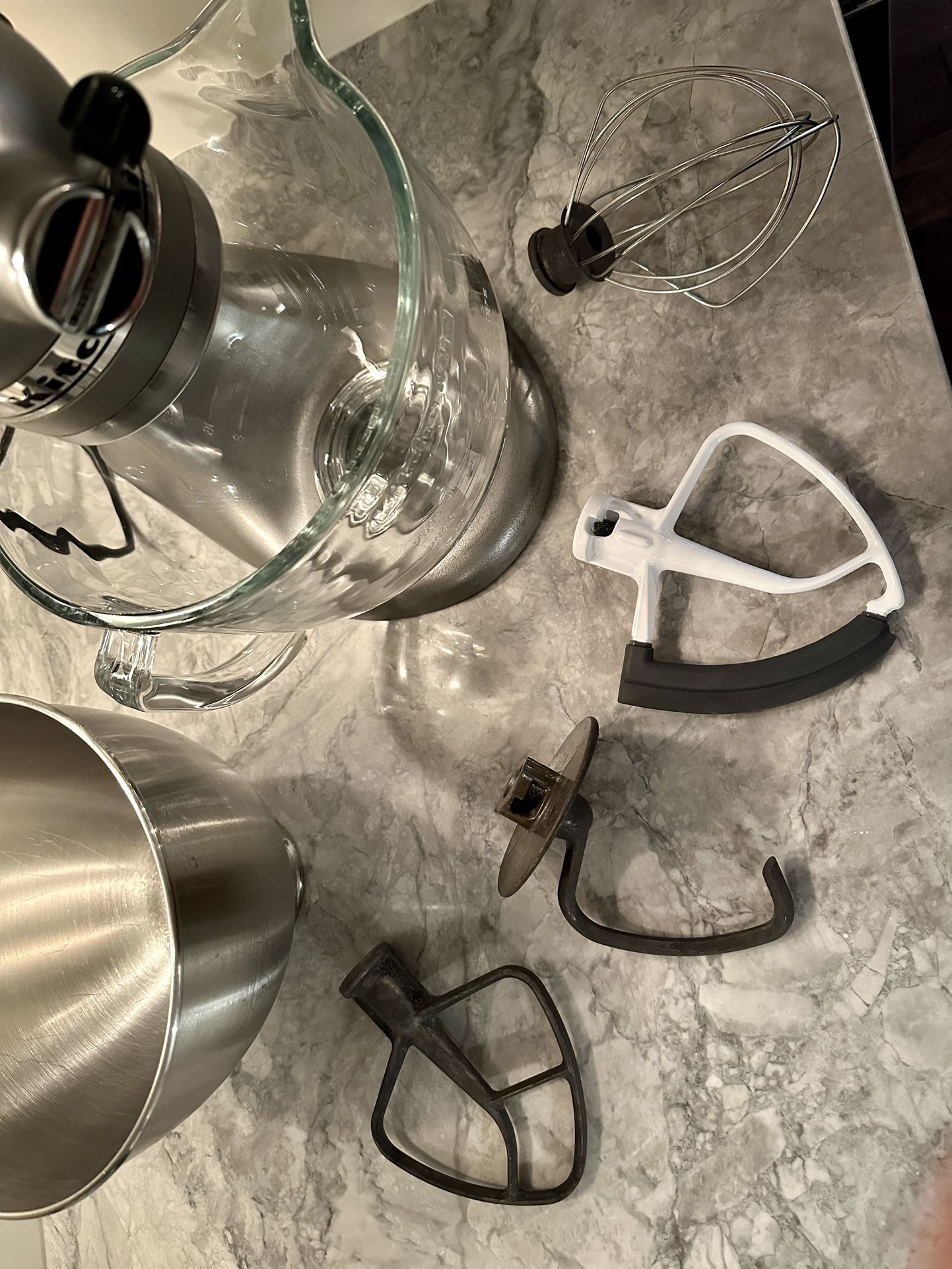Kitchen Aid Stand Mixer w/ food grinder, slicer and shredder, and fruit and  vegetable strainer attachments. for Sale in Canton, OH - OfferUp