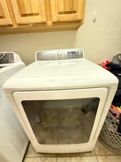 Samsung Front-Load Electric Dryer – Good Condition