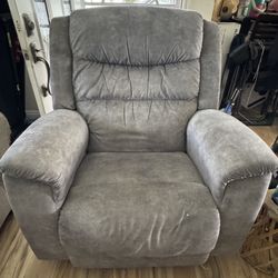 2 Recliners