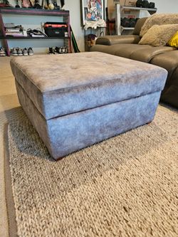 Suede ottomans